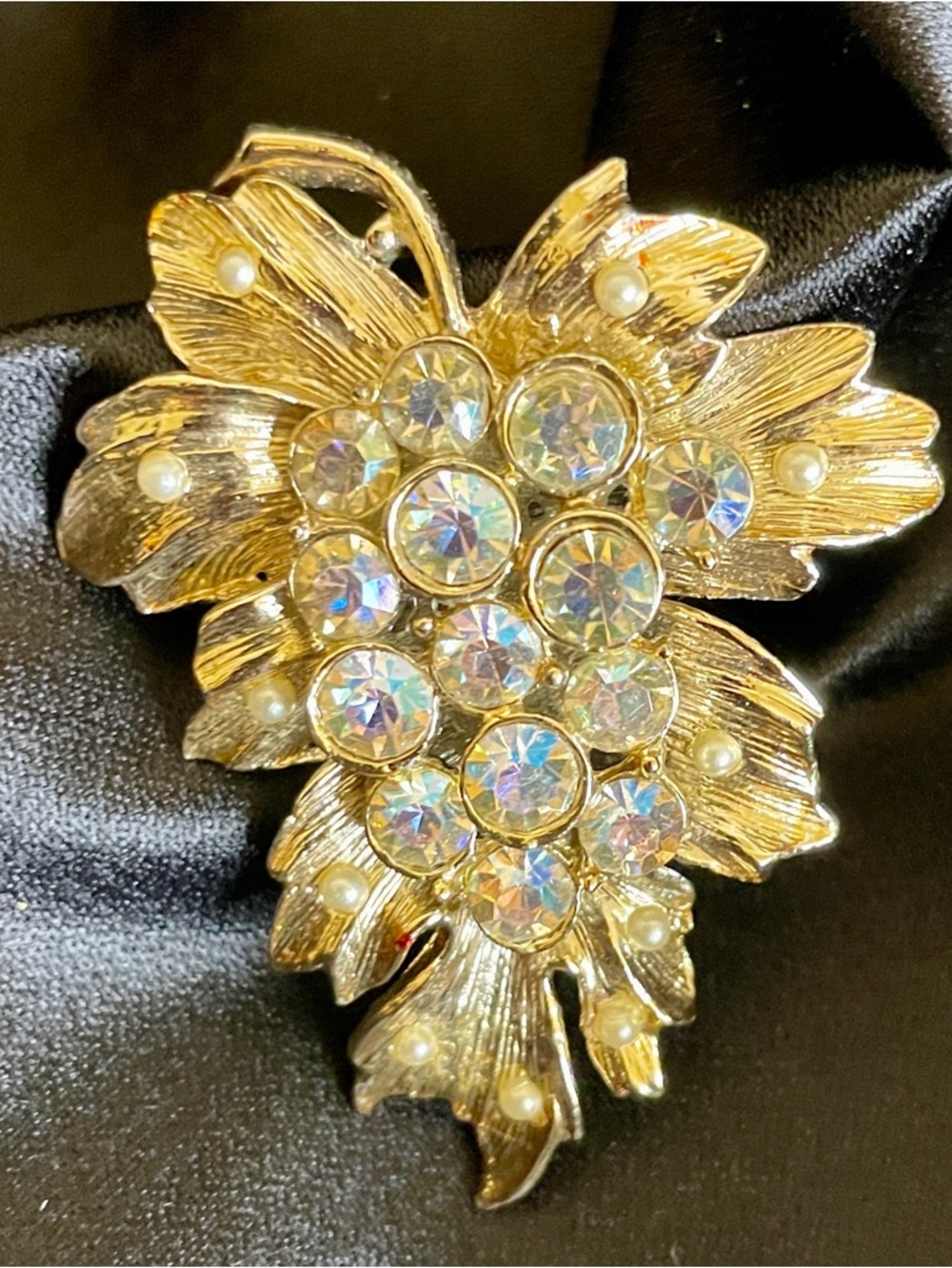 VINTAGE Grape Shaped Brooch with Aurora Borealis Rhinestones and Faux Pearls